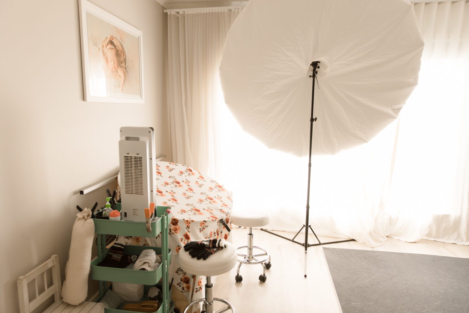 top 8 tips for a successful newborn session - our studio